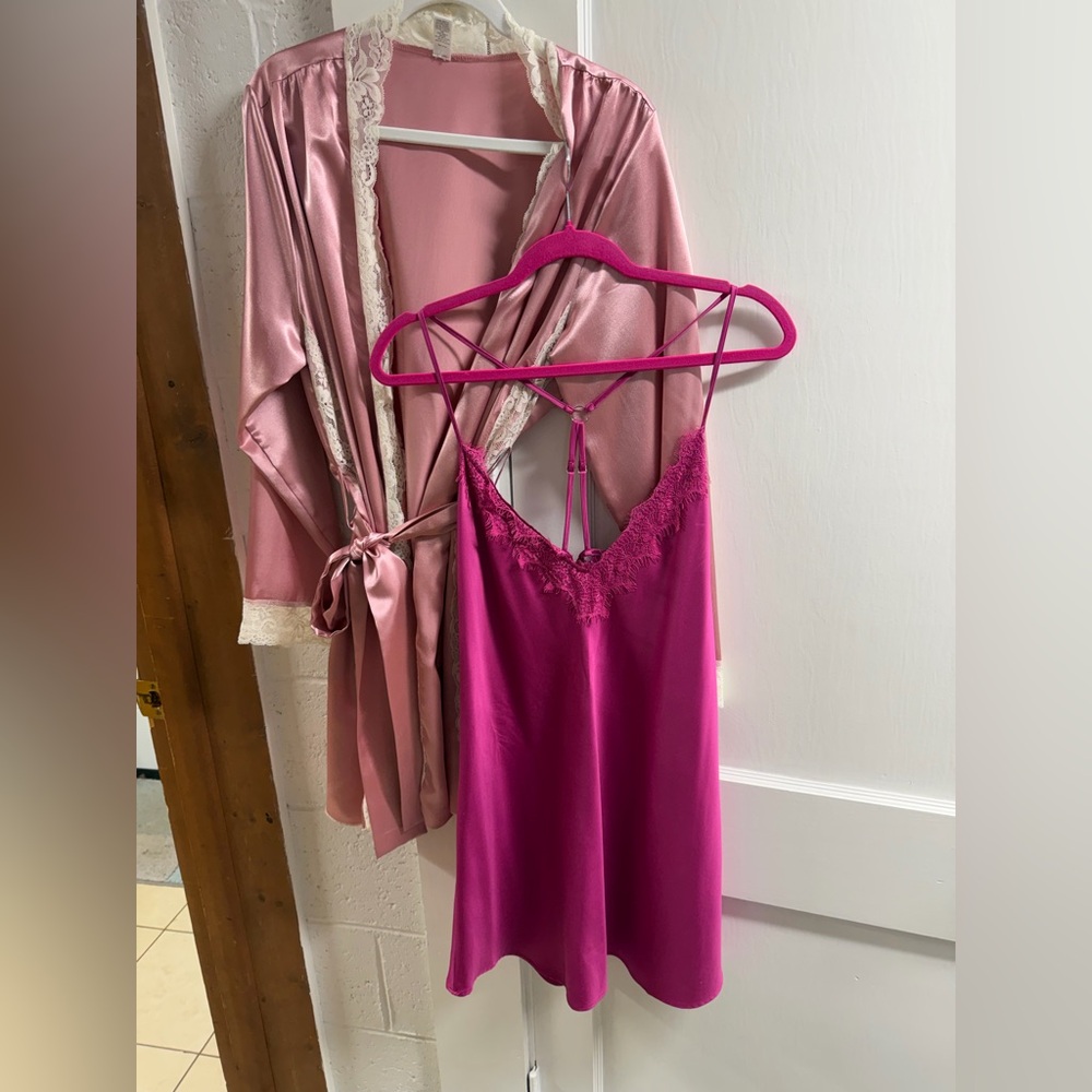 Frederick's of Hollywood Fuchsia Lace Chemise - Picture 3 of 4